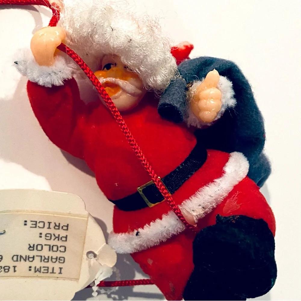 VINTAGE STRING GARLAND SIX 4” FELT SANTA CLAUSE CHRISTMAS TREE MANTLE DECORATION